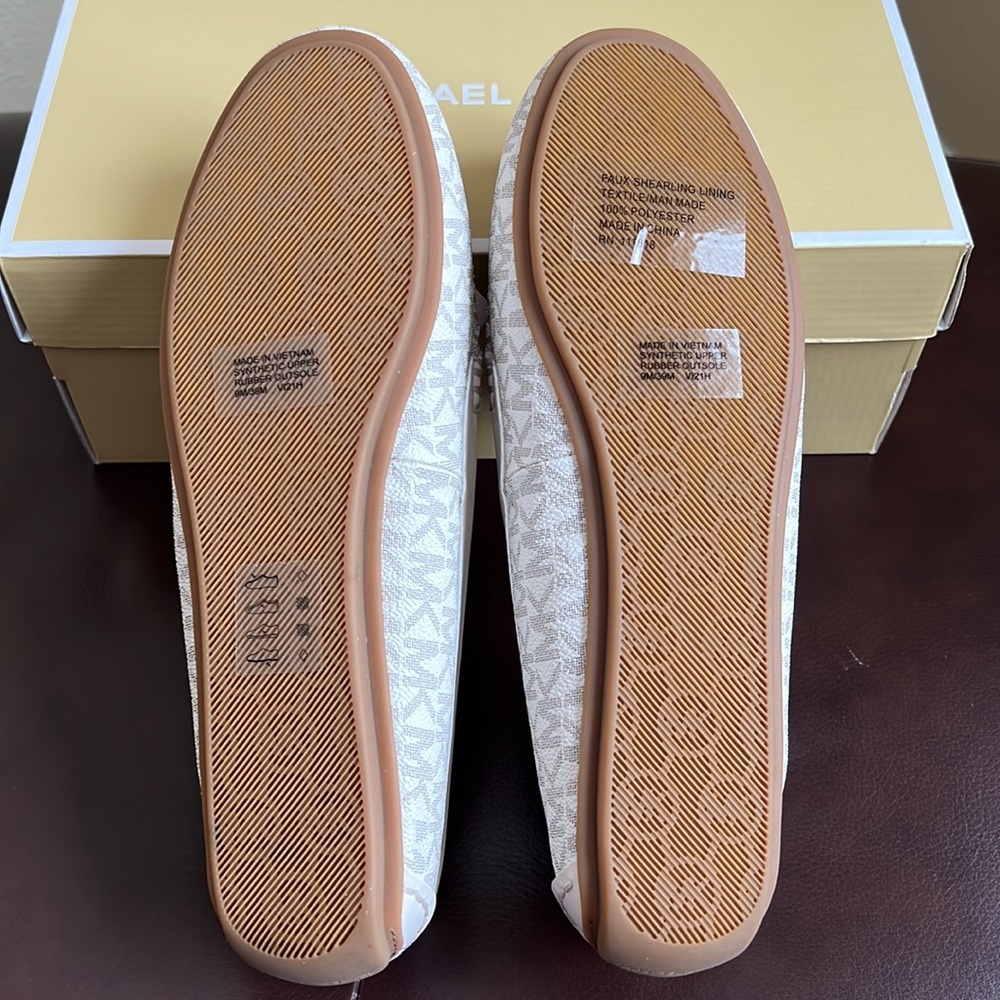 Michael Kors Erica Slipper Signature Vanilla  9 - Picture 6 of 12